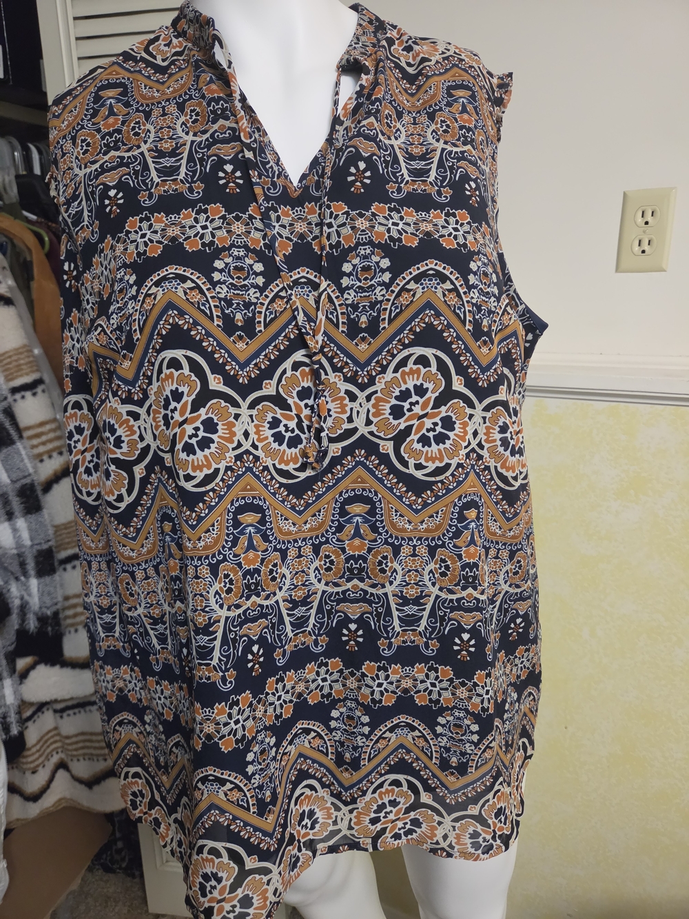 AGB Navy and Tan Printed Sleeveless V-Neck Camisole